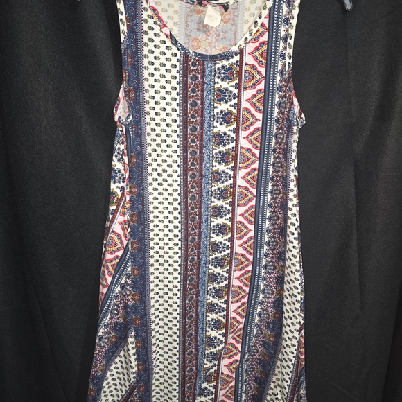 Discreet Multicolor Patterned Mini Dress - Picture 2 of 5